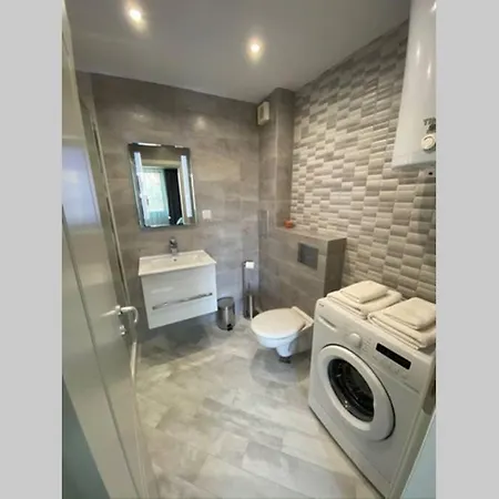 Lux 1bd/1ba Center